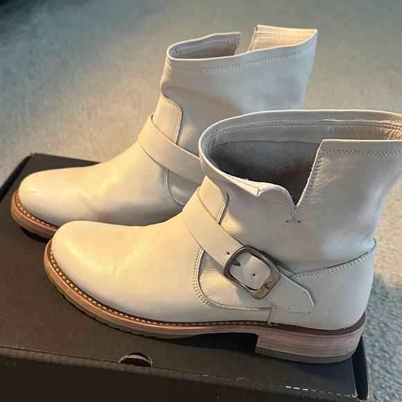 Frye Women's Off-White Leather Ankle Boots - Picture 3 of 10